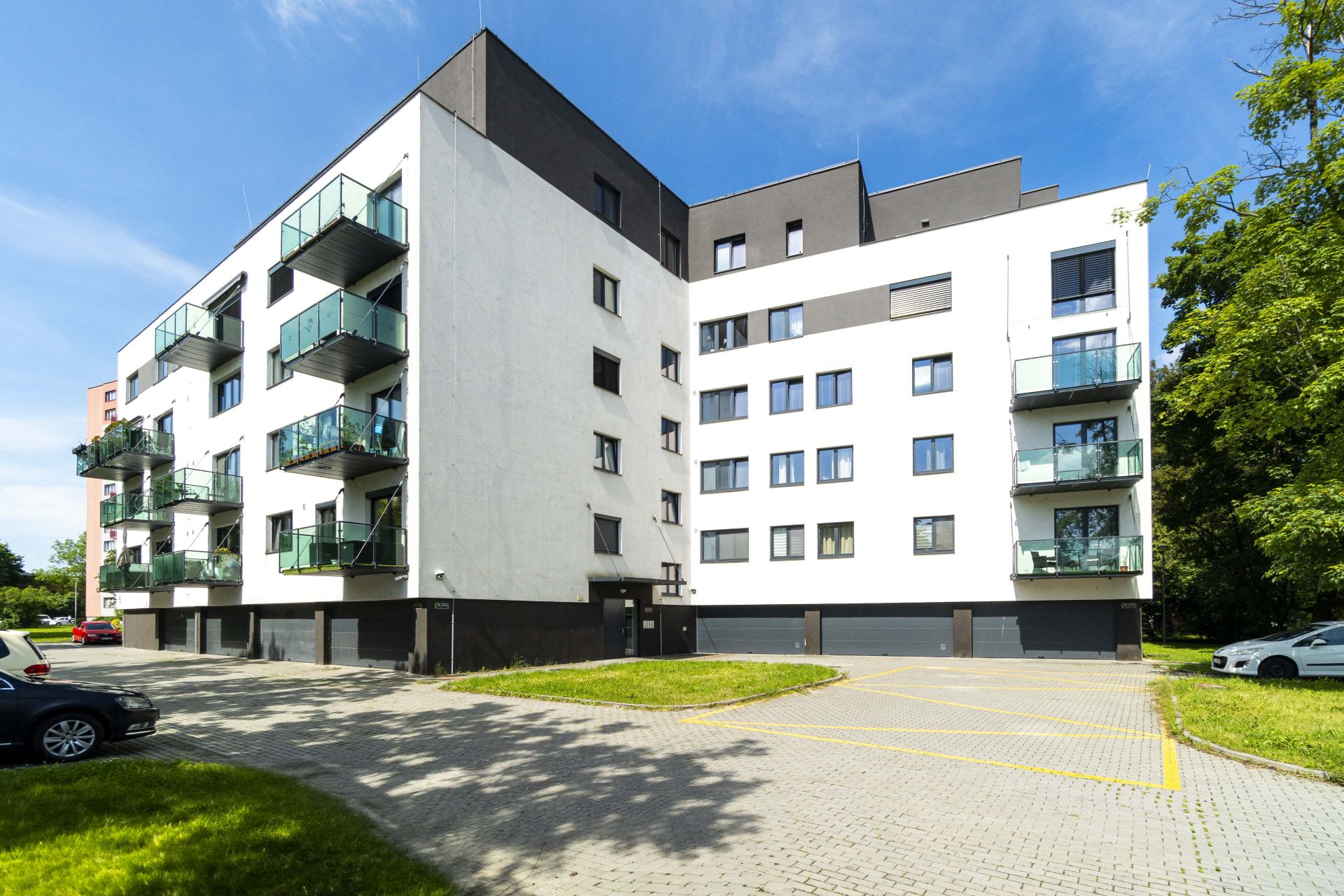 Pronájem bytu 2+kk [66 m2] na ulici Ukrajinská 6237/54 v Ostravě - Porubě
